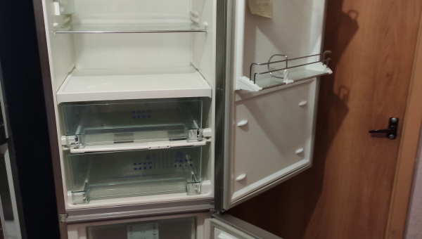 Двухкамерный холодильник Liebherr CBPes 40560